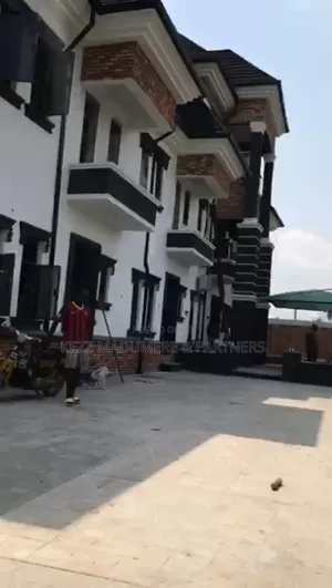 10bdrm Duplex in Rumuduru , Eneka , for sale