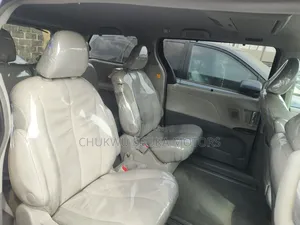 Toyota Sienna XLE AWD 7-Passenger 2013 Blue