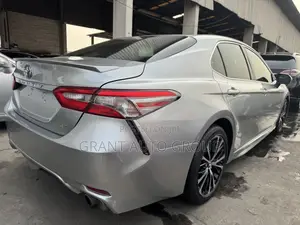 Toyota Camry 2018 Silver