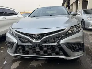 Toyota Camry 2018 Silver