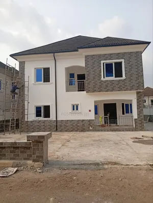 7bdrm Duplex in Institutional Layout for sale