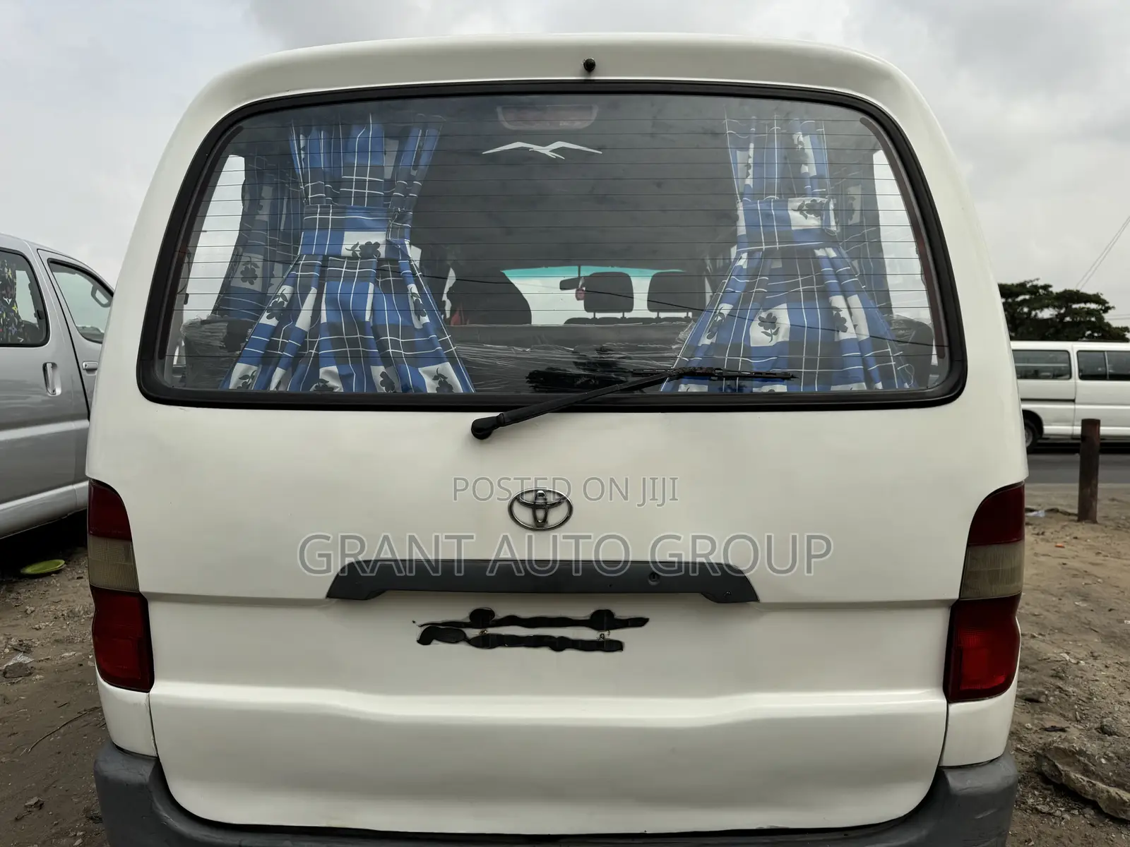 Toyota HiAce 2005 White