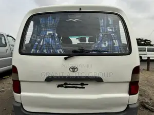 Toyota HiAce 2005 White