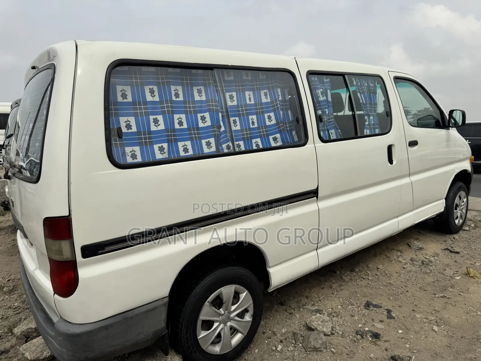 Toyota HiAce 2005 White