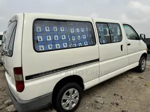 Toyota HiAce 2005 White