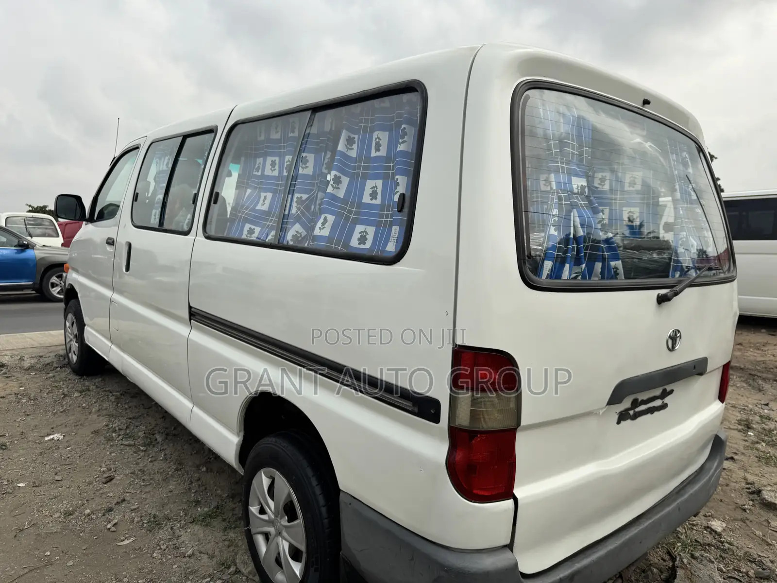 Toyota HiAce 2005 White