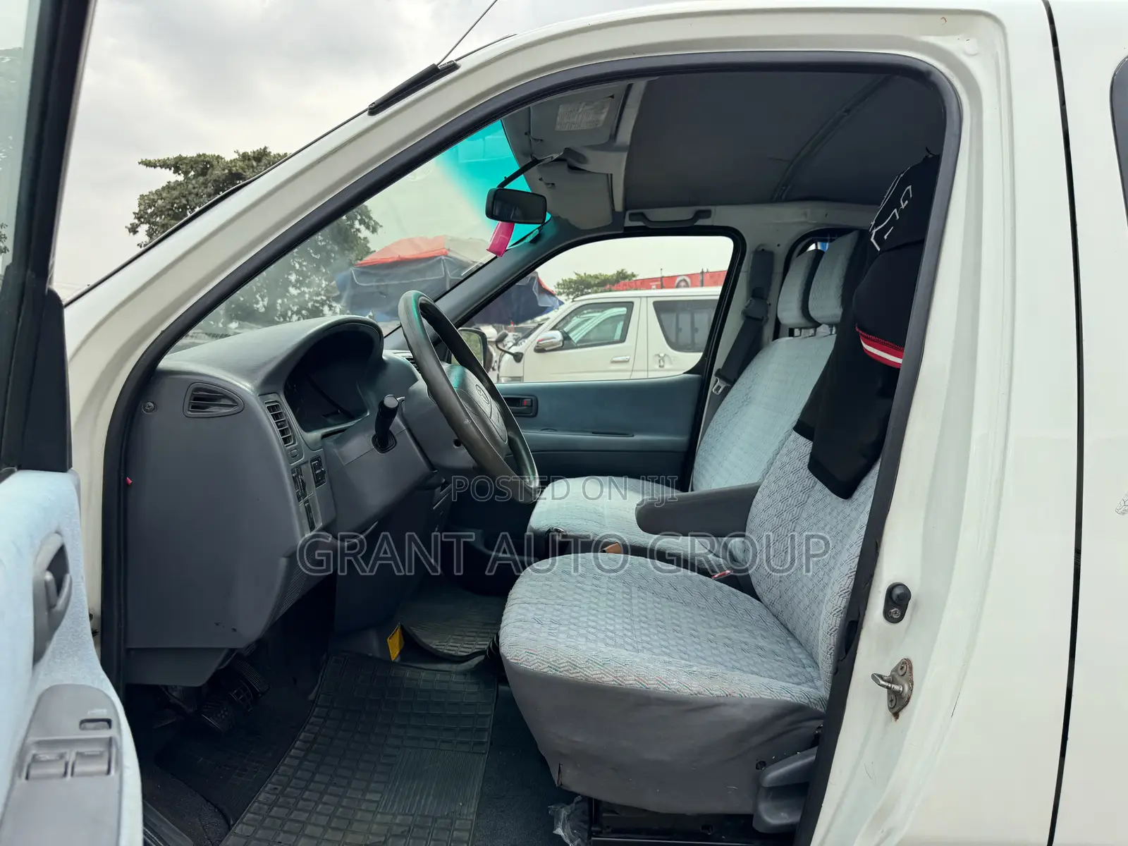 Toyota HiAce 2005 White