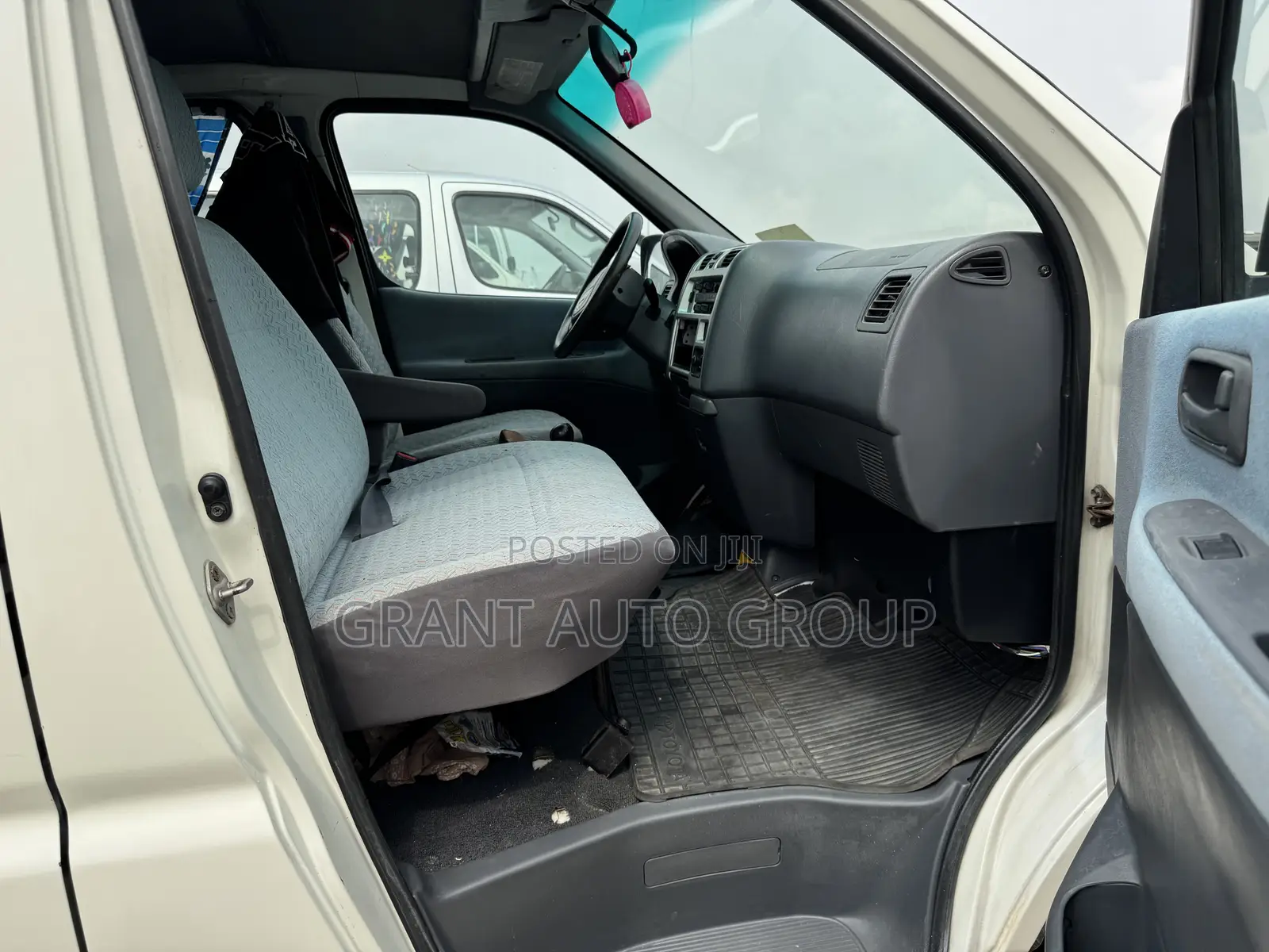 Toyota HiAce 2005 White