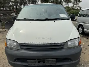 Toyota HiAce 2005 White