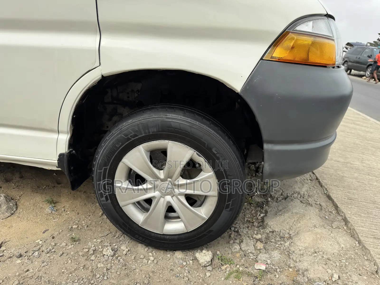 Toyota HiAce 2005 White