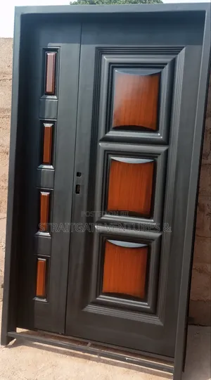 Woody-Grain Padded Main Entrance