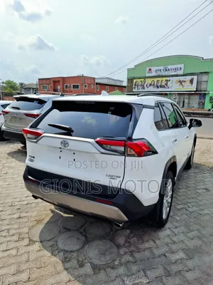 Toyota RAV4 Limited AWD 2023 Off white