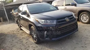 Toyota Highlander XLE 4x2 V6 (3.5L 6cyl 8A) 2017 Black