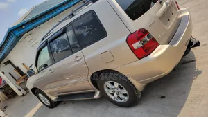 Toyota Highlander 2005 Gold