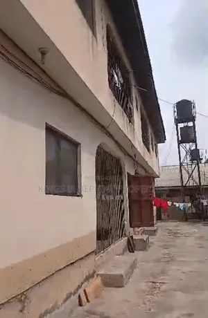 3bdrm Block of Flats in Ugbomro Warri for sale