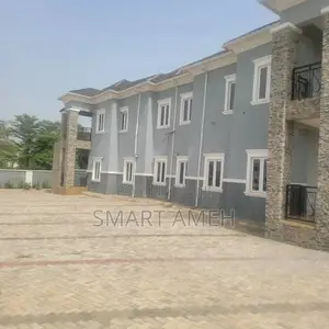 8bdrm Duplex in Idu for sale