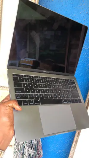 Laptop Apple MacBook Pro 2017 16GB Intel Core i7 SSD 256GB
