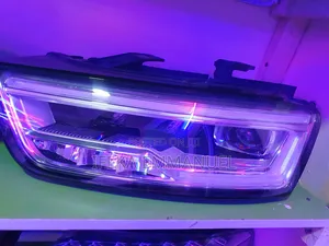 Headlights Audi Q3 2015