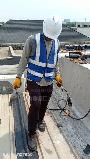 Open -Handed Waterproofing Expert