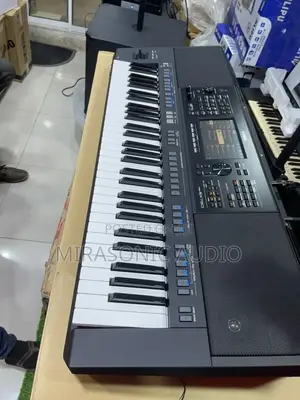 Yamaha PSR-SX720 61 Key Arranger Workstation Keyboard