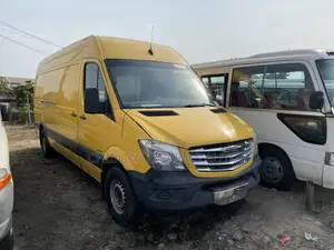 Freightliner Champion 2016 Yellow