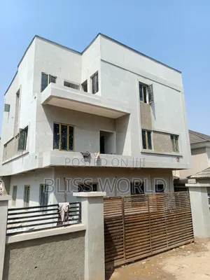 5bdrm Duplex in Utako for sale