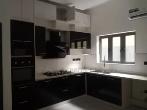 4bdrm Duplex in Estate, Oregun for rent