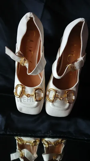 Gucci Midheel Horsebit Pump- Size 34