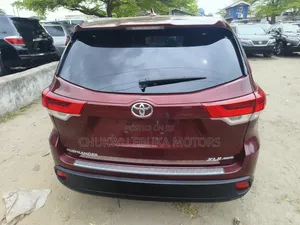 Toyota Highlander XLE V6 4x4 (3.5L 6cyl 6A) 2016 Red