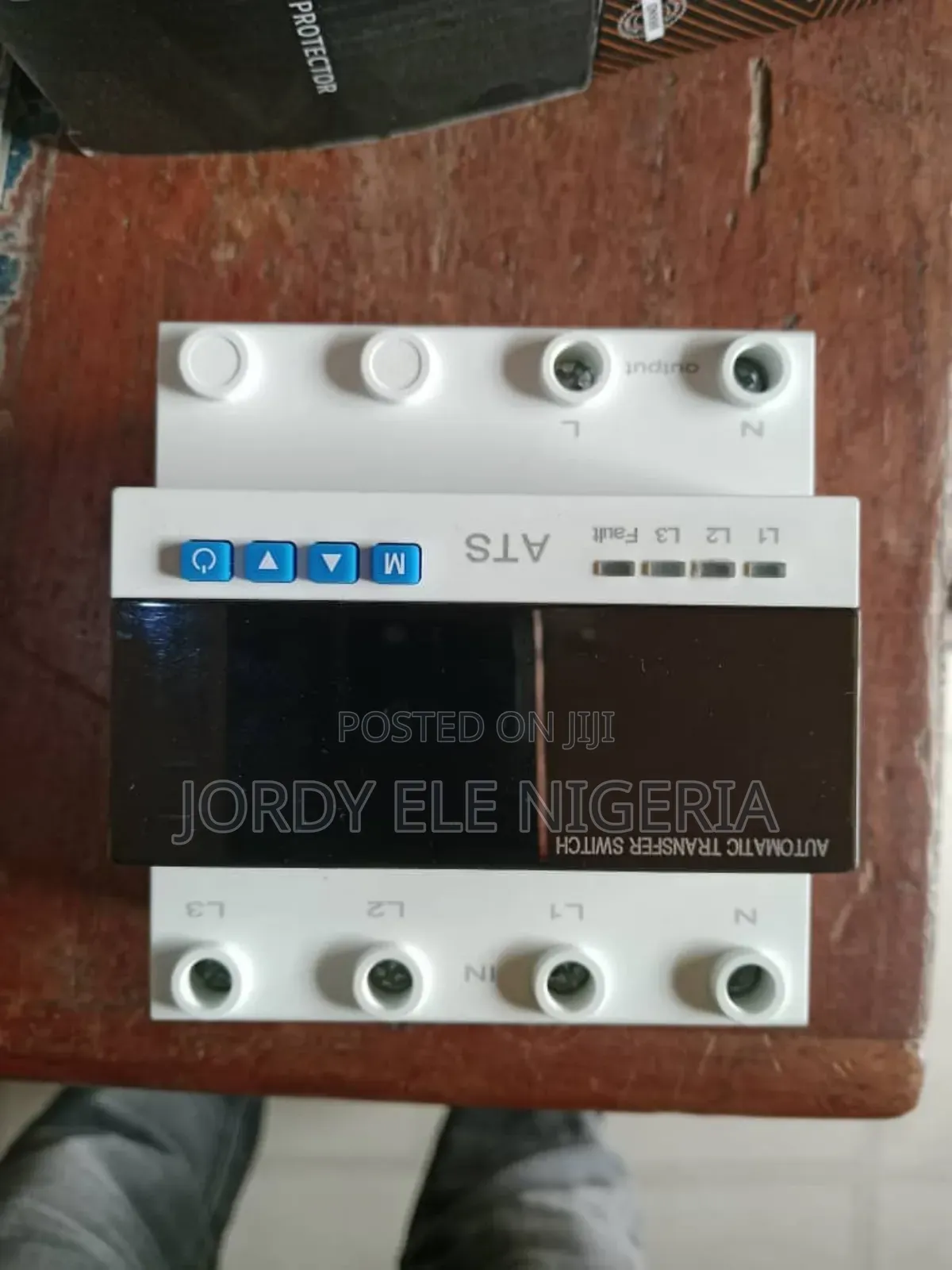 Automatic Transfer Switch 3phase in 1phase Out.