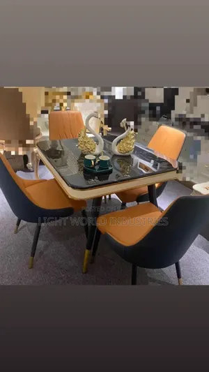 Quality Mable Top Center Table With Four Seater