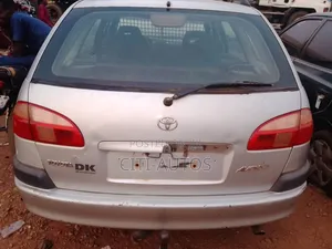 Toyota Avensis 2000 Silver