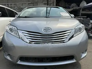 Toyota Sienna XLE 8 Passenger 2012 Silver
