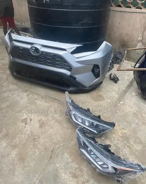 Toyota Highlander 2020 Complete Front Bumper and Head Ligh
