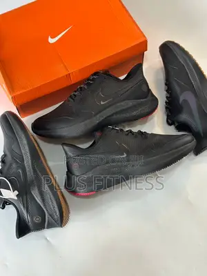 Nike Zoom Winflo 8 Shield Sneaker