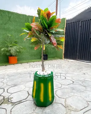 Fiberglass Vase Potted With Artificial Banyan Tree