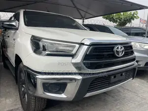 Toyota Hilux 2023 White