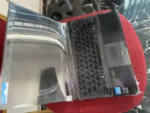 New Laptop Toshiba 4GB Intel Core I5 SSHD (Hybrid) 250GB