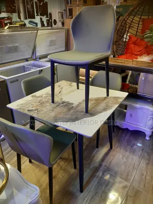 Dinning Table With 4 Chairs
