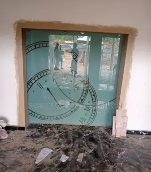 Frameless Designed Frozen and Tampered Glass Door