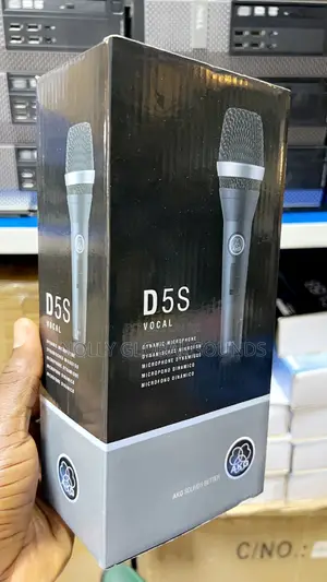 AKG D5 S Handheld Super Cardioid Dynamic Vocal Microphone