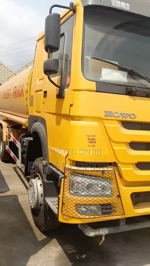 Used Howo Truck 25000ltrs Water Tank Rd Sprayer 2018 Yellow