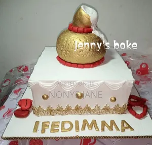 Beautiful Traditional Wedding Cake