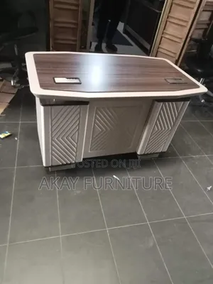 Executive Table Size 1.4 Meters