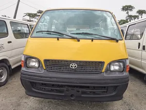 Toyota HiAce 2000 Yellow