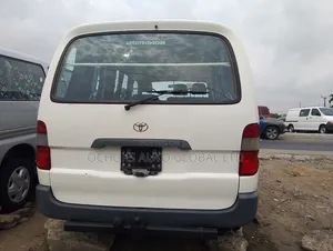 Toyota HiAce 2001 White