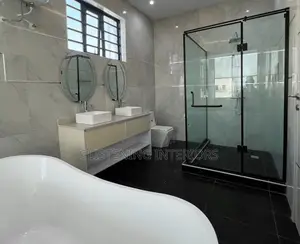 Shower Cubicle Freight With A 10mm Glass
