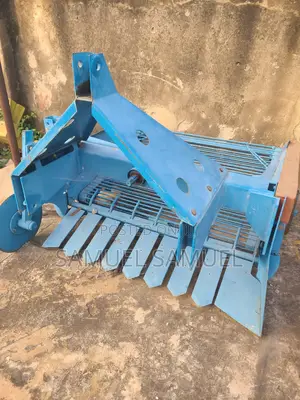 Cassava Harvester 60-90hp Tractor