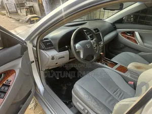 Toyota Camry XLE V6 4dr Sedan (3.5L 6cyl 6A) 2011 Silver