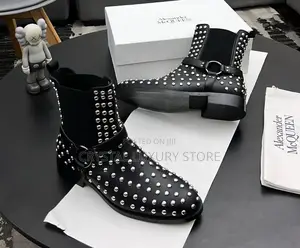 High Quality Luxuryalexander McQueen Madley Studs Boot